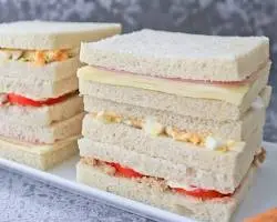 SANDWICH DE MIGA TOMATE Y HUEVO / SALAME